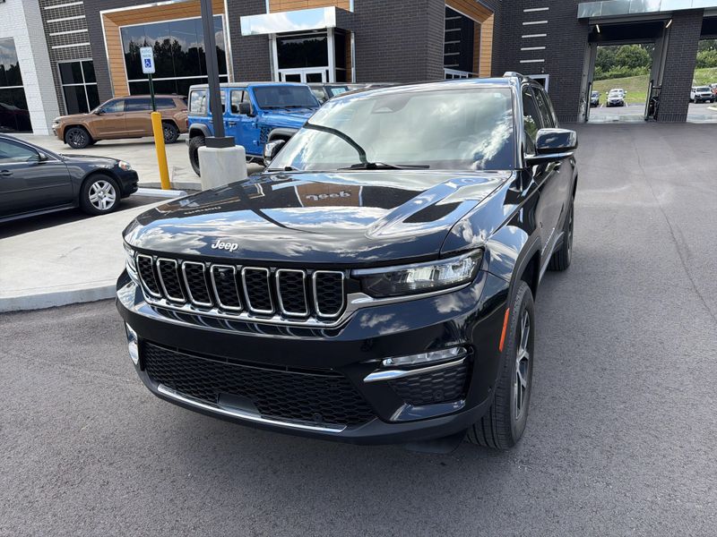 Used 2024 Jeep Grand Cherokee LimitedImage 3
