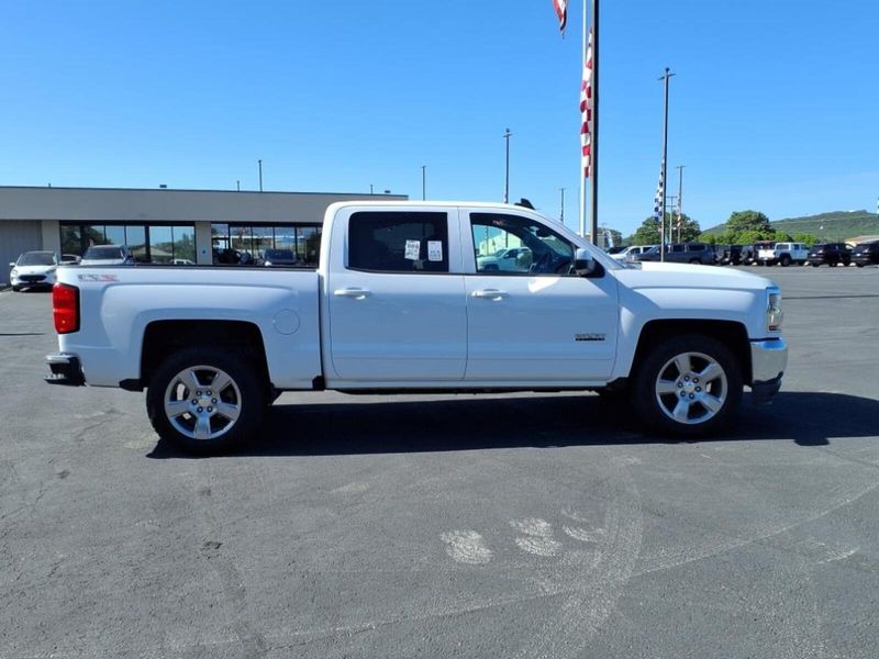 2018 Chevrolet Silverado 1500 LT photo 3
