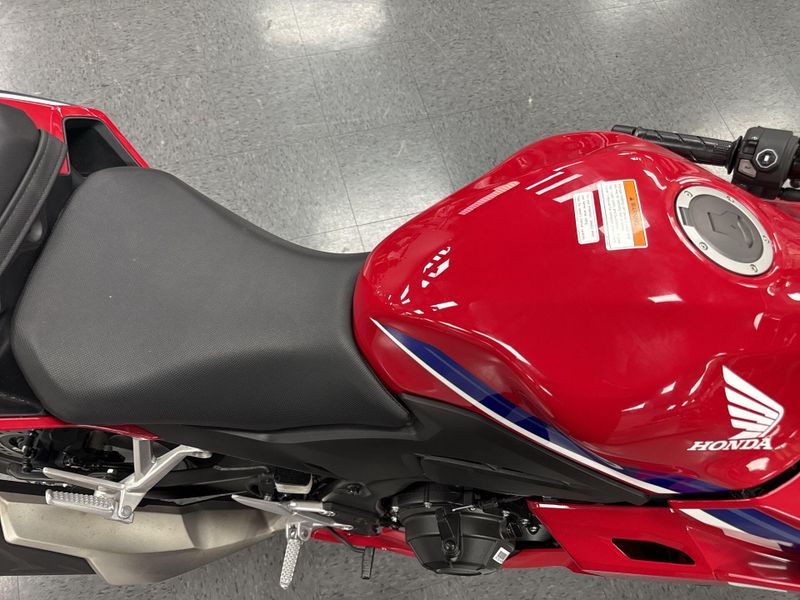 Used 2025 Honda CBR500R Image 12