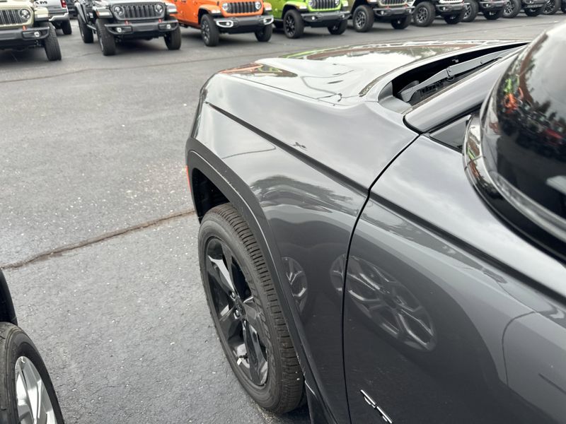 New 2025 Jeep Grand Cherokee L Altitude X 4x4Image 12