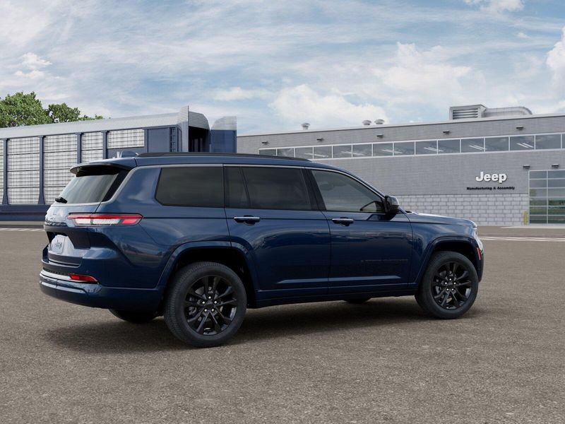 New 2026 Jeep Grand Cherokee L Limited Reserve 4x4Image 4