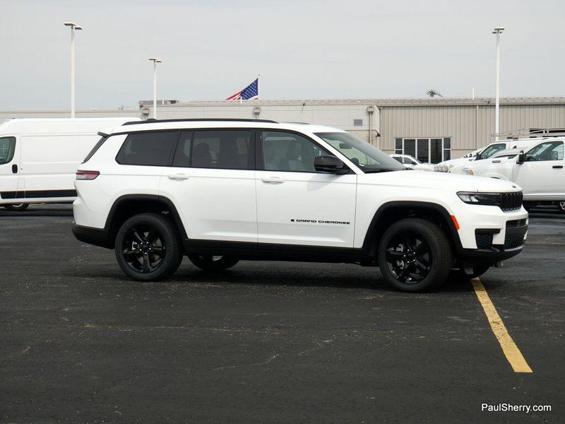 2025 Jeep Grand Cherokee L Altitude X 4x4Image 13