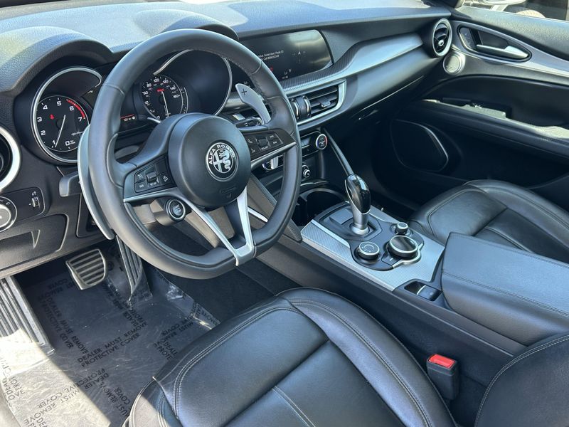 2019 Alfa Romeo Stelvio Image 17