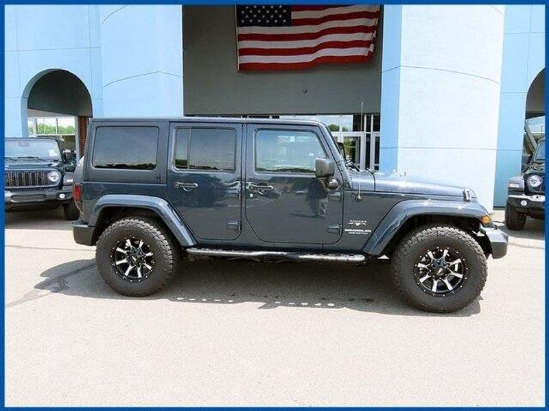 2017 Jeep Wrangler Unlimited SaharaImage 2
