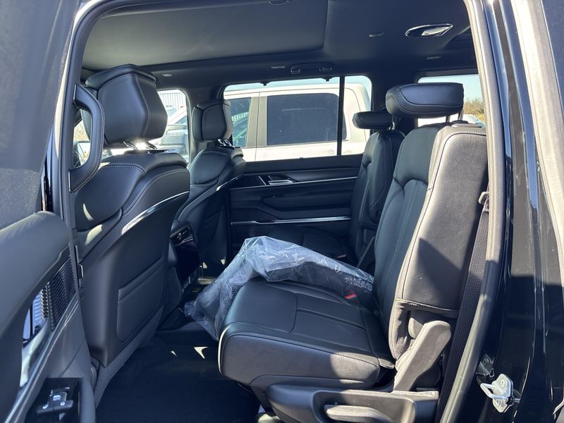 2026 Jeep Grand Wagoneer Summit Obsidian 4x4Image 24