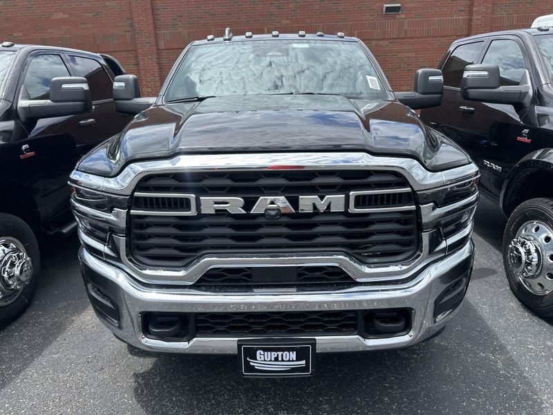 2025 RAM 3500 Tradesman Crew Cab Chassis 4x4 60
