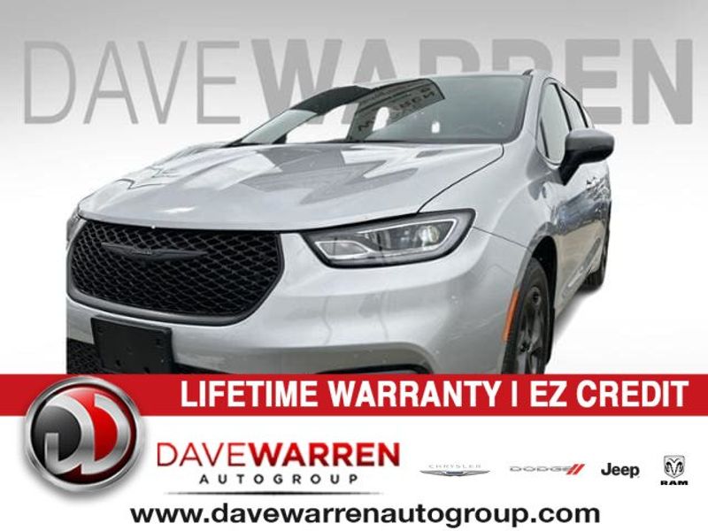2023 Chrysler Pacifica Plug-in Hybrid Touring LImage 1