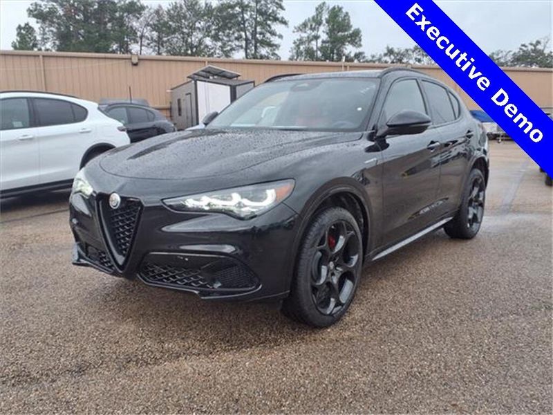 New 2025 Alfa Romeo Stelvio VeloceImage 2