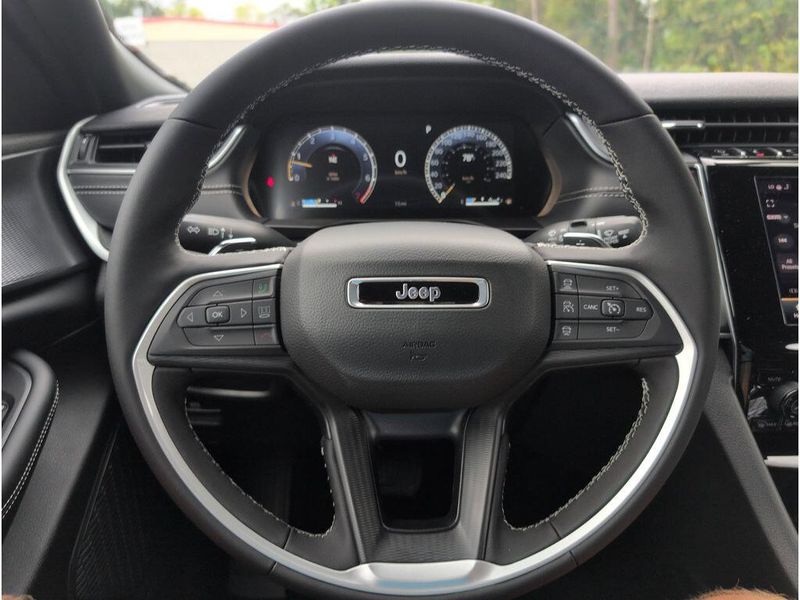 New 2025 Jeep Grand Cherokee Altitude X 4x2Image 22