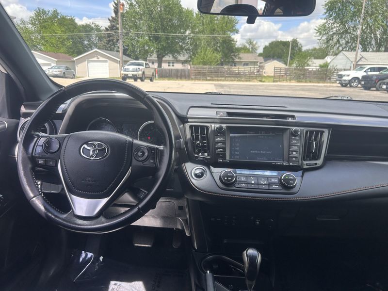 2016 Toyota RAV4 SEImage 15