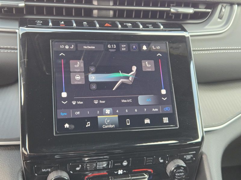 2025 Jeep Grand Cherokee Altitude photo 9