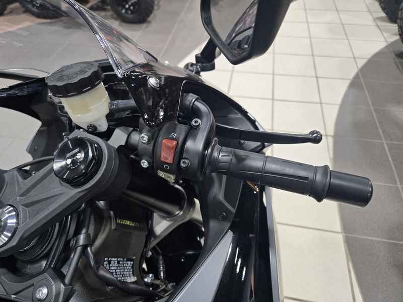New 2025 Kawasaki NINJA ZX  6R ABS Image 10