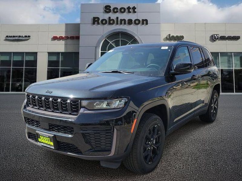 New 2026 Jeep Grand Cherokee Laredo Altitude 4x4