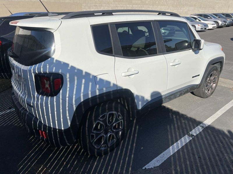 2015 Jeep Renegade LatitudeImage 2