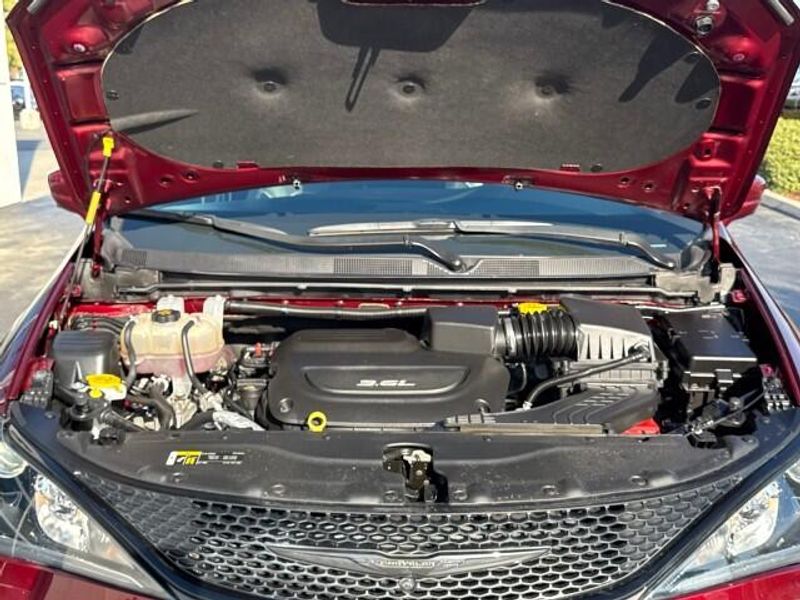 2019 Chrysler Pacifica Touring L photo 23