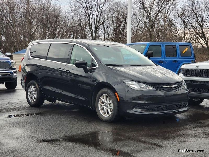 2024 Chrysler Voyager LXImage 8