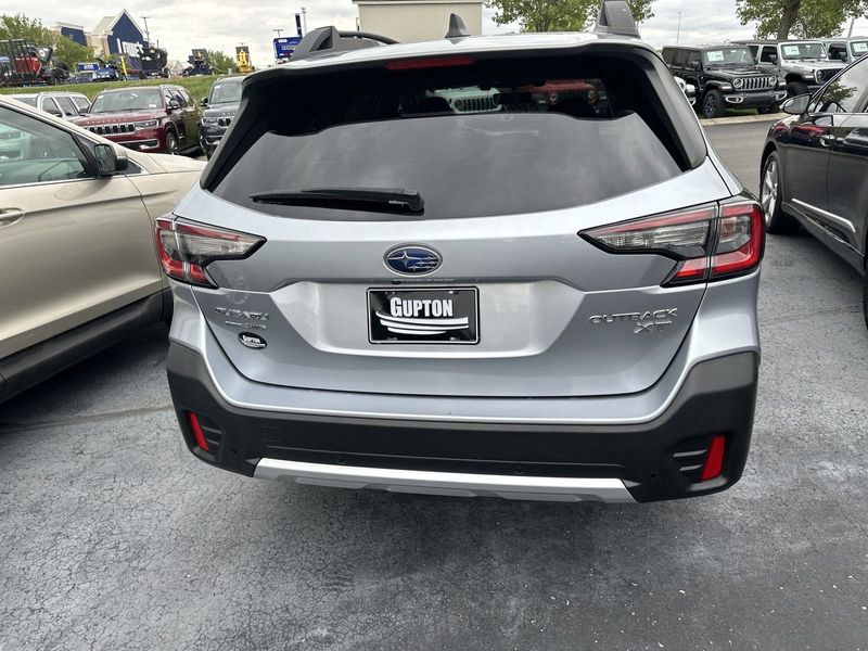 2022 Subaru Outback Limited XTImage 8