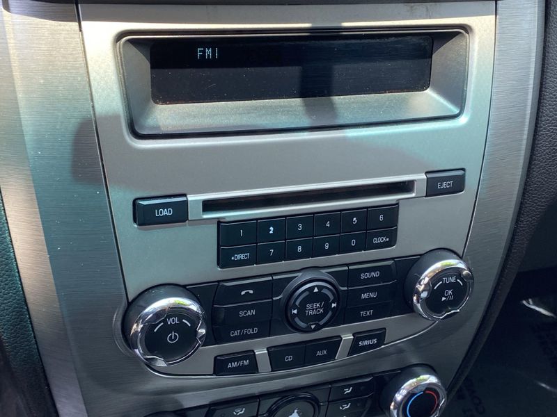 2011 Ford Fusion SEImage 19