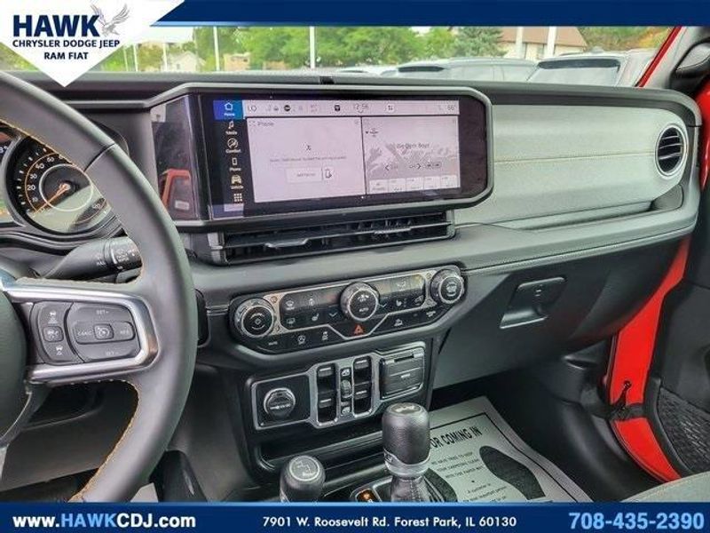 2024 Jeep Wrangler Sahara photo 19