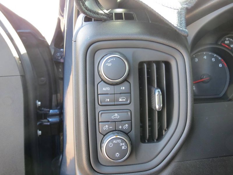 2021 Chevrolet Silverado 1500 Custom photo 12