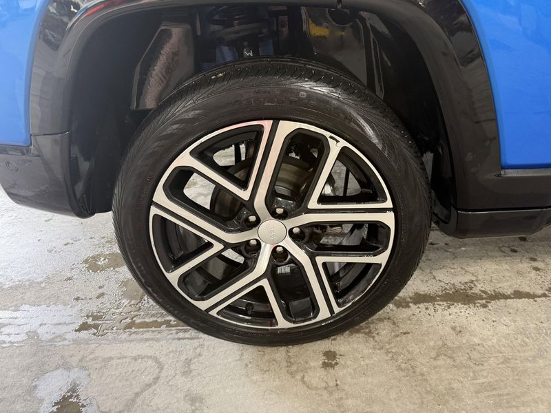 Used 2024 Jeep Compass LimitedImage 8