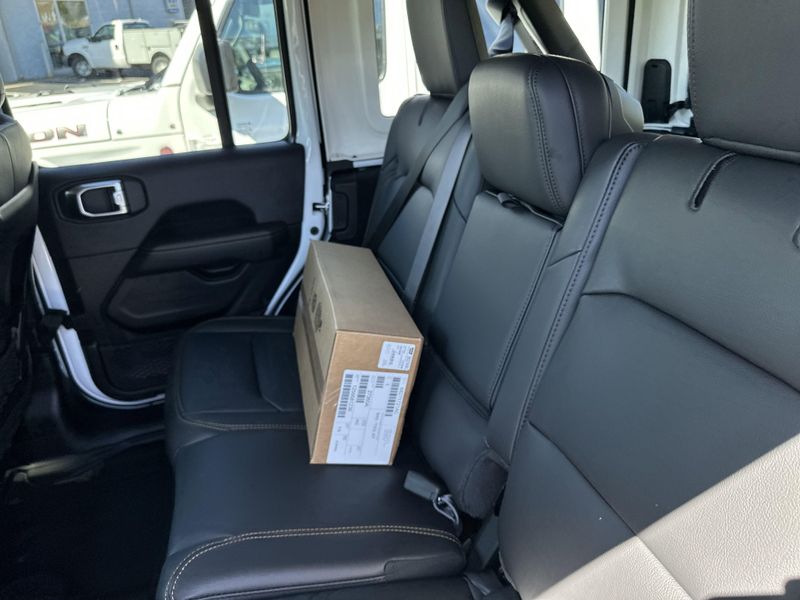 2025 Jeep Wrangler 4-door SaharaImage 16