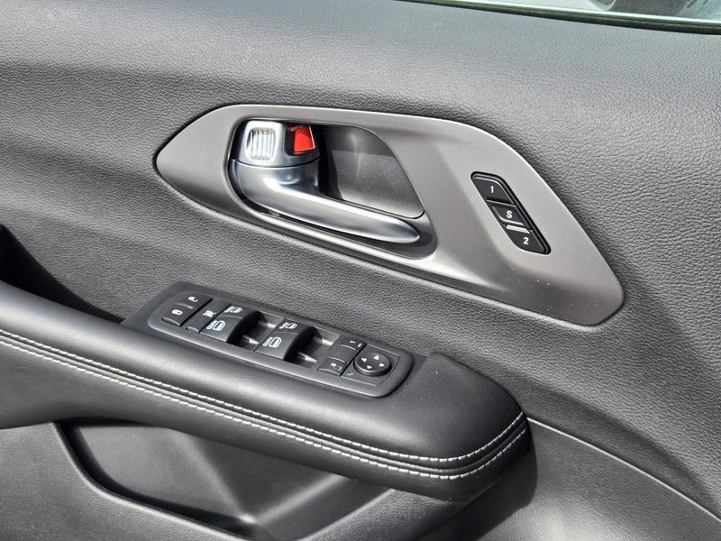New 2026 Chrysler Pacifica Select FWD
