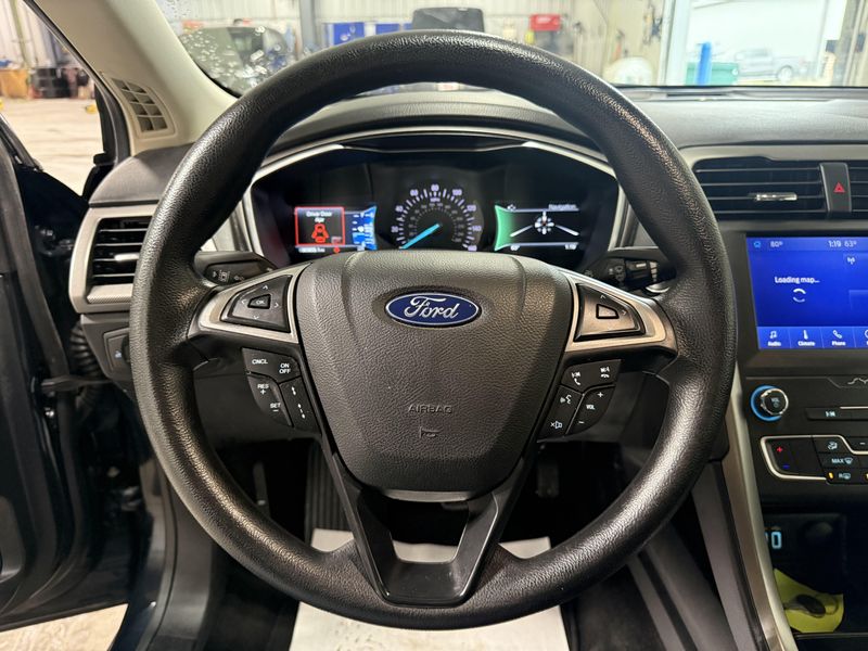 Used 2020 Ford Fusion SEImage 19