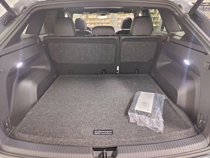 Used 2025 Volkswagen Atlas Cross Sport SEL AWD w/Sunroof & NavImage 16