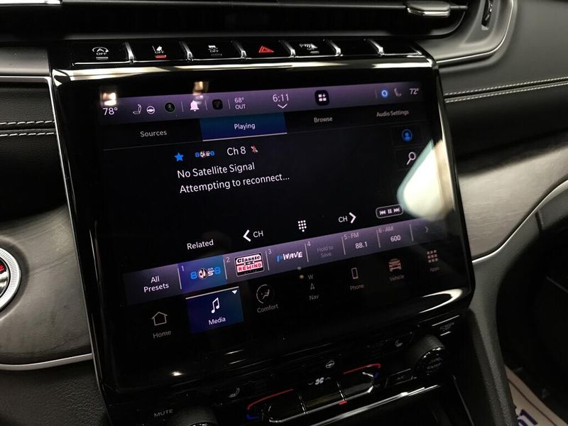 Used 2023 Jeep Grand Cherokee L LimitedImage 9