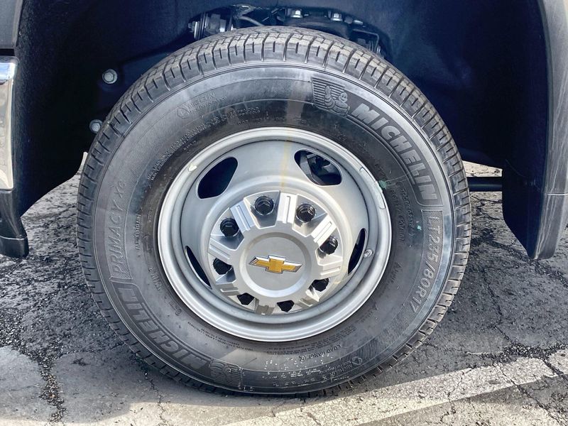 2025 Chevrolet Silverado 3500HD CC Work TruckImage 32