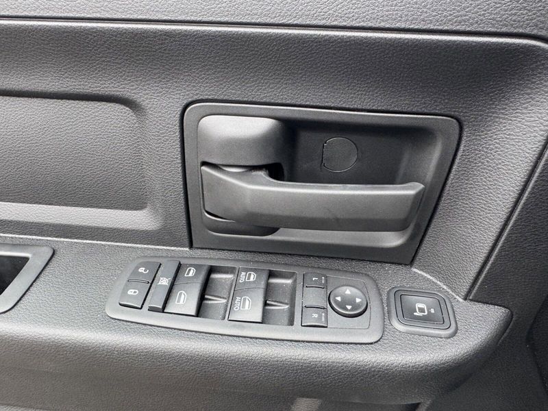 2024 RAM 3500 Chassis Cab TradesmanImage 16
