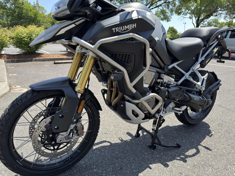 2025 Triumph Tiger 1200 Rally Explorer - MATTE SANDSTORM 