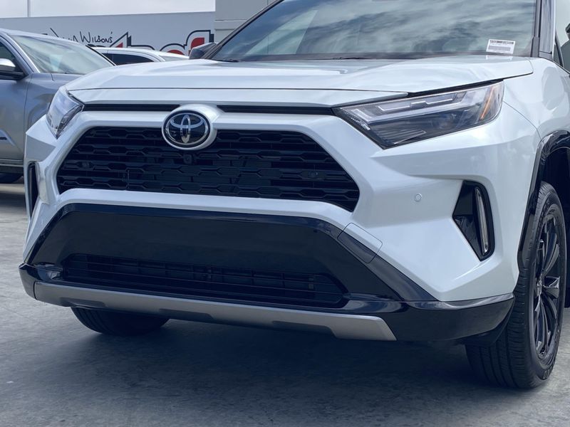 New 2025 Toyota RAV4 Hybrid XSEImage 7