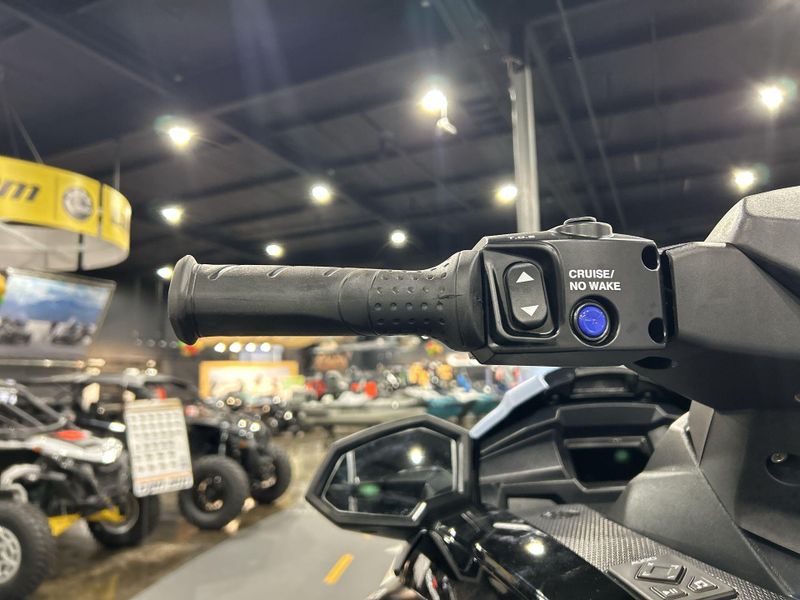 2025 Yamaha VX CRUISER W&sol;AUDIO  in a BLACK/ICE BLUE exterior color. Del Amo Motorsports of Redondo Beach (424) 390-7811 delamomotorsports.com 