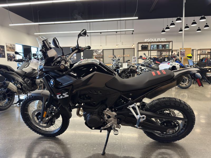 2025 BMW F 900 GS - LOW SUSPENSION - BLACK STORM METALLIC 