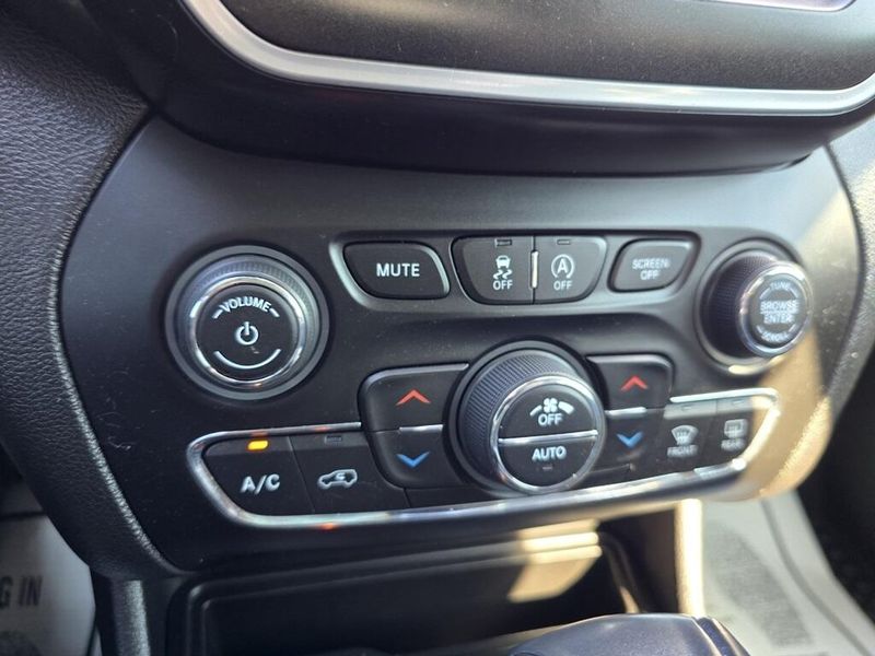 2021 Jeep Cherokee Trailhawk photo 17