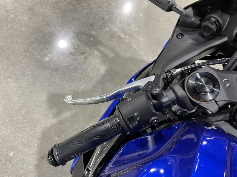 2025 Yamaha YZF-R3 ABS Image 17