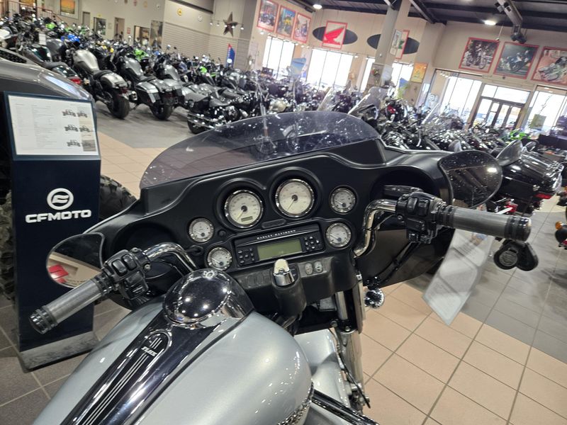 USED 2010 HARLEY STREET GLIDE Image 10