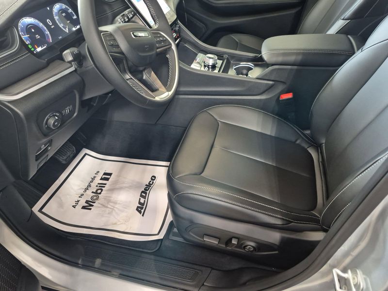 New 2025 Jeep Grand Cherokee L Limited 4x4Image 27