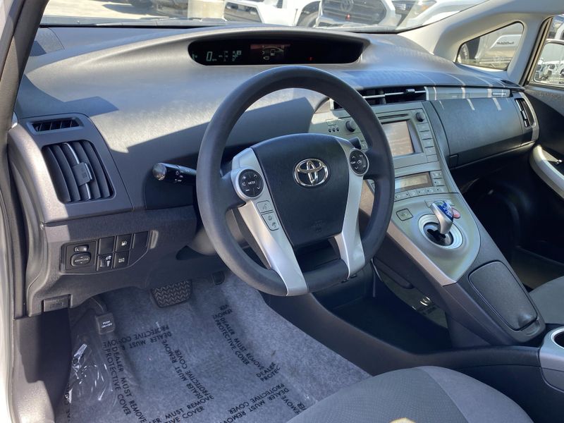 Used 2014 Toyota Prius Plug-In Image 15