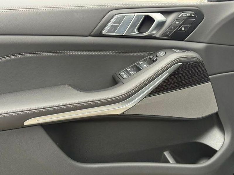 New 2026 BMW X7 xDrive40iImage 15