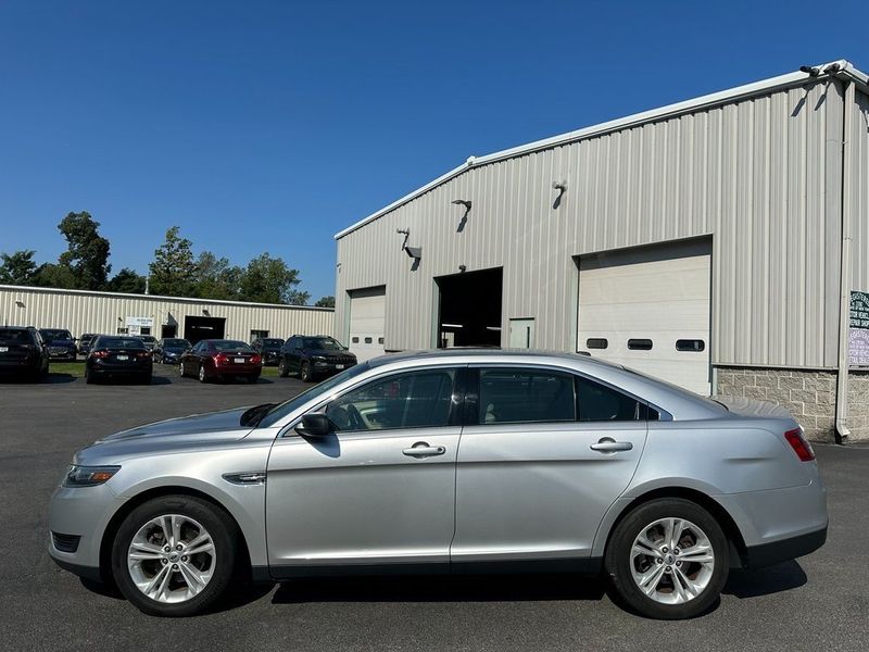 2019 Ford Taurus SEImage 7