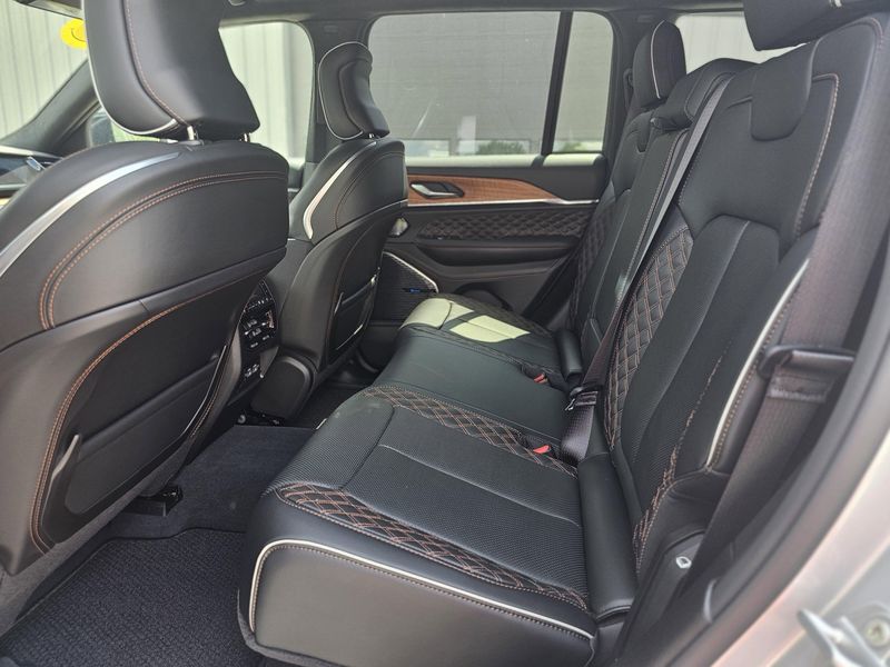 2023 Jeep Grand Cherokee Summit Reserve 4xeImage 11