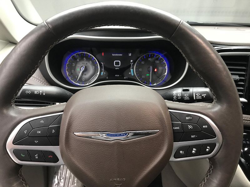 Used 2021 Chrysler Pacifica Touring LImage 7