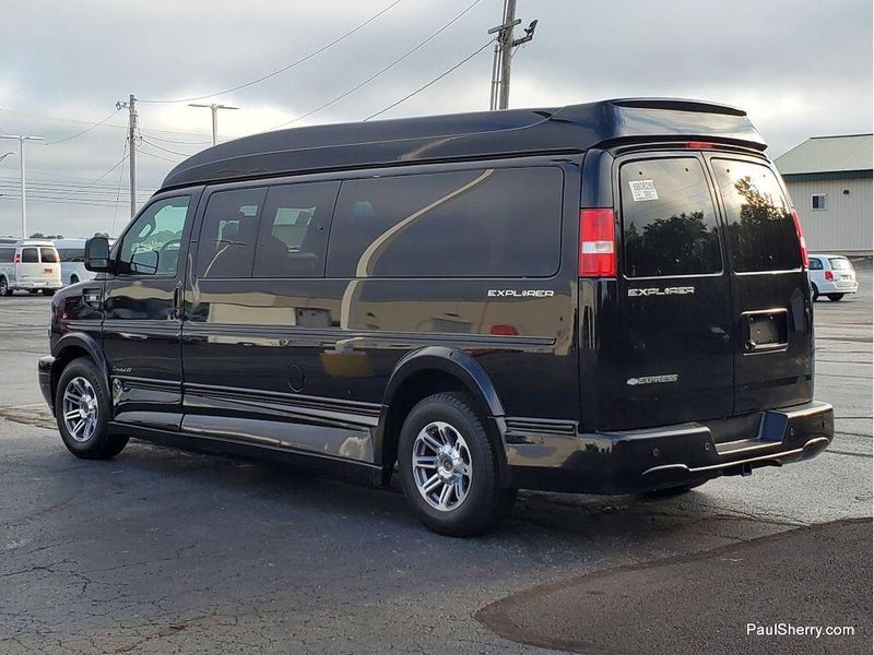 Used 2021 Chevrolet Express Passenger Image 8