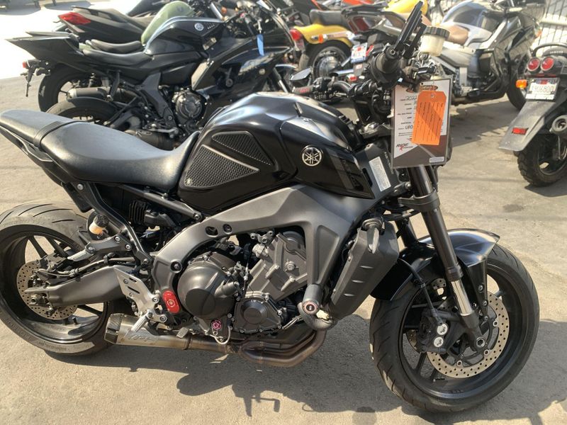 Used 2022 Yamaha MT-09 Image 16