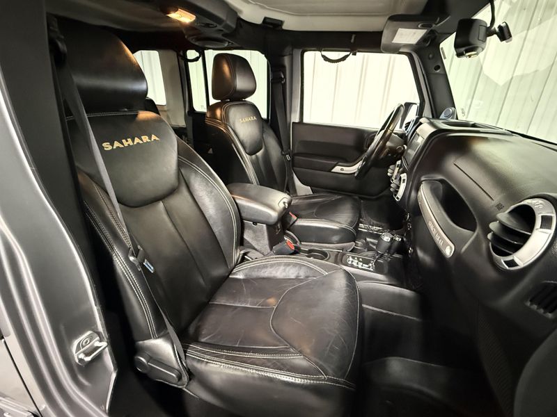 Used 2014 Jeep Wrangler Unlimited SaharaImage 9