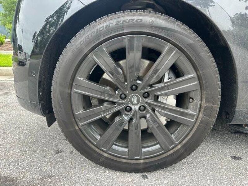 Used 2025 Land Rover Range Rover SE