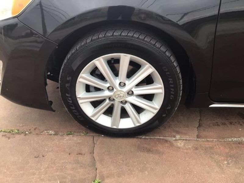 2012 Toyota Camry Hybrid XLEImage 16